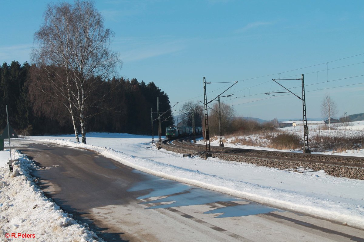 193 202 zieht den  Müsli  Getreidezug bei Sinsgrün. 19.01.17