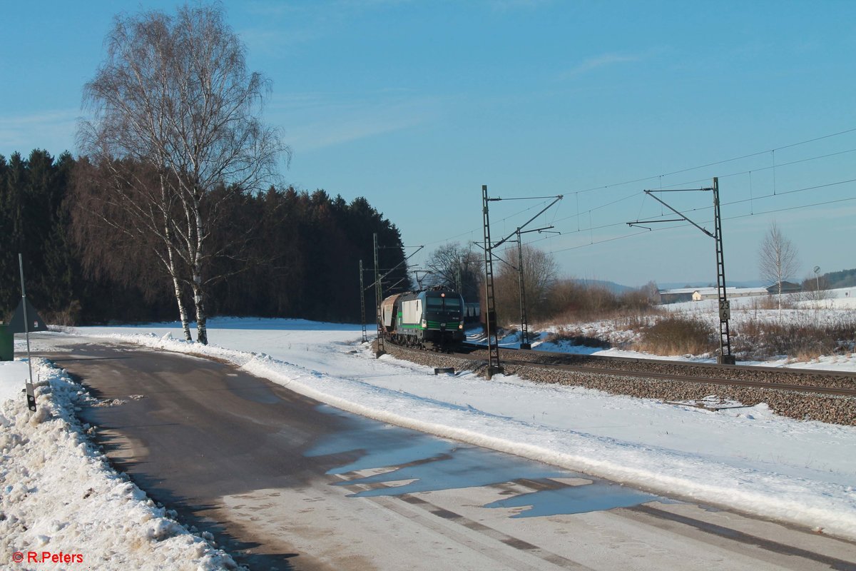 193 202 zieht den  Müsli  Getreidezug bei Sinsgrün. 19.01.17