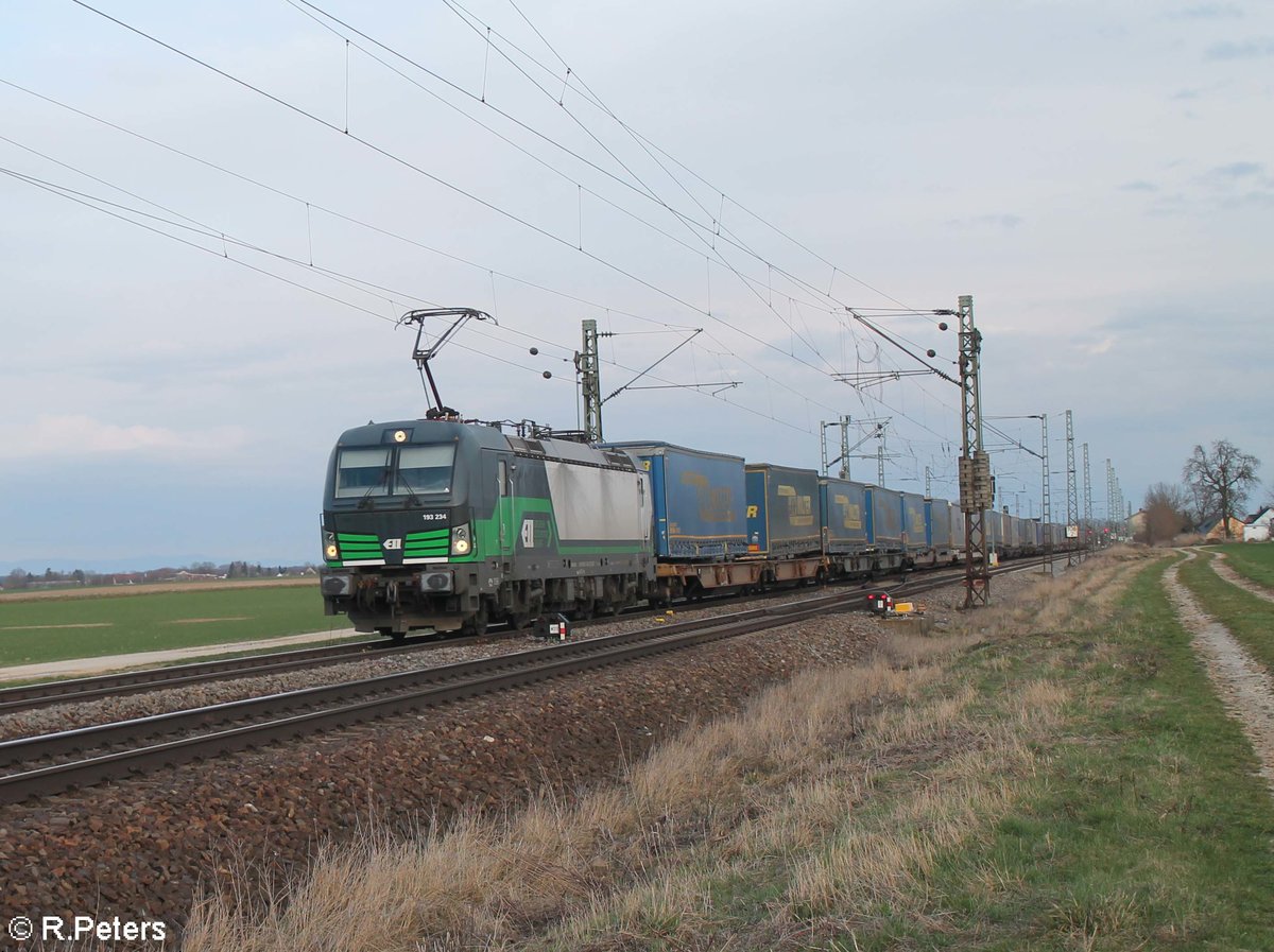 193 234 mit einem LKW-Walter Sattelaufliegerzug bei Mangolding in Richtung Nürnberg. 14.03.20