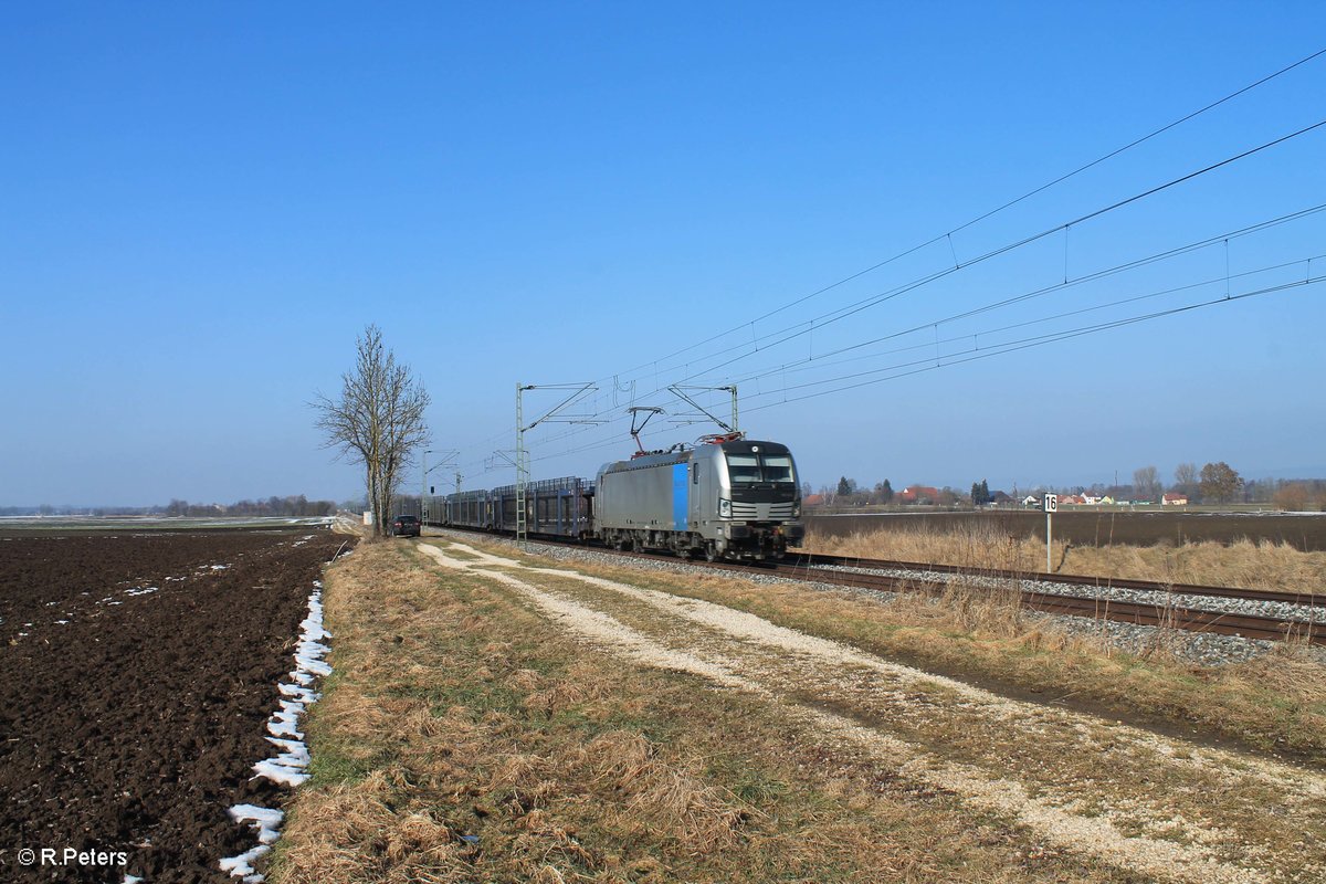 193 802-6 zieht bei Moosham einen leeren Autotransportzug in Richtung Plattling. 11.02.17