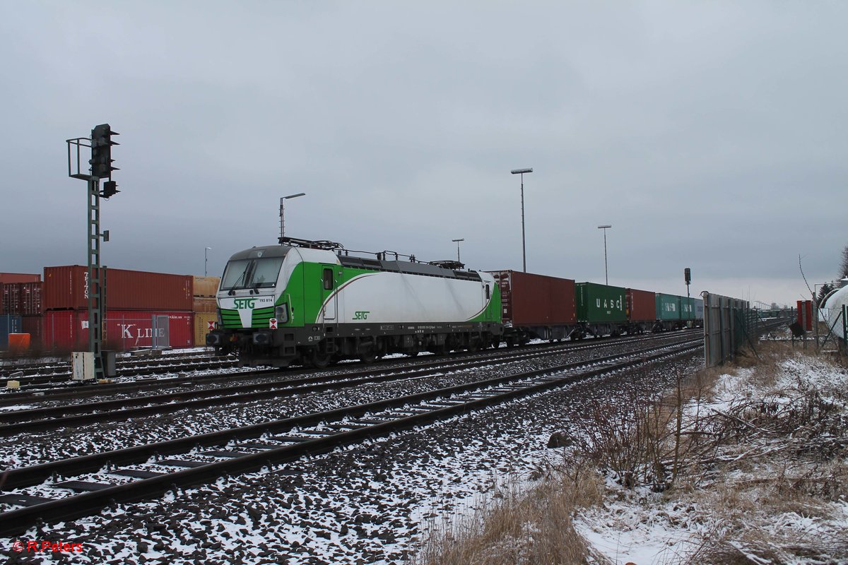 193 814 mit dem Wiesau Containerzug an ihrem Zielbahnhof. 03.01.17