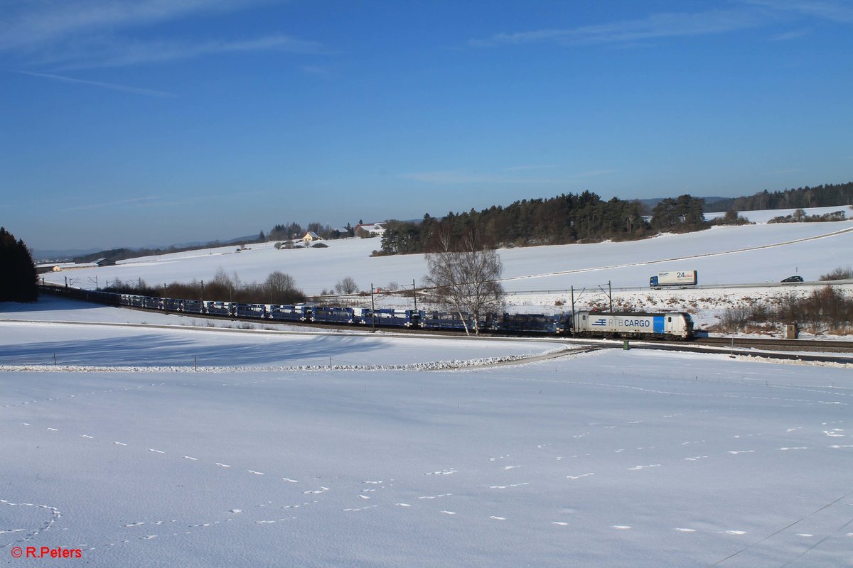 193 818 zieht einen VW Autozug bei Sinsgrün 19.01.17