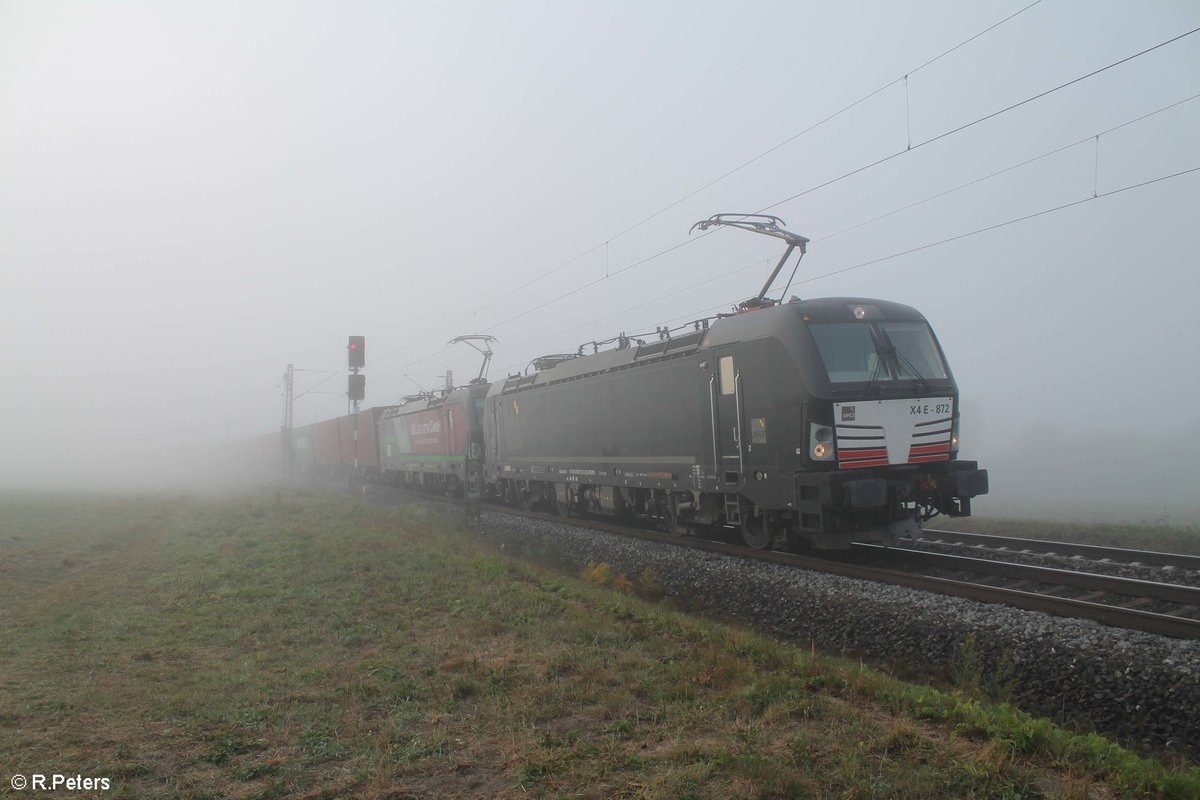 193 872-9 und 193 284-7 ziehen einen Containerzug bei Retzbach-Zellingen in Richtung Gemnden. 13.10.18

