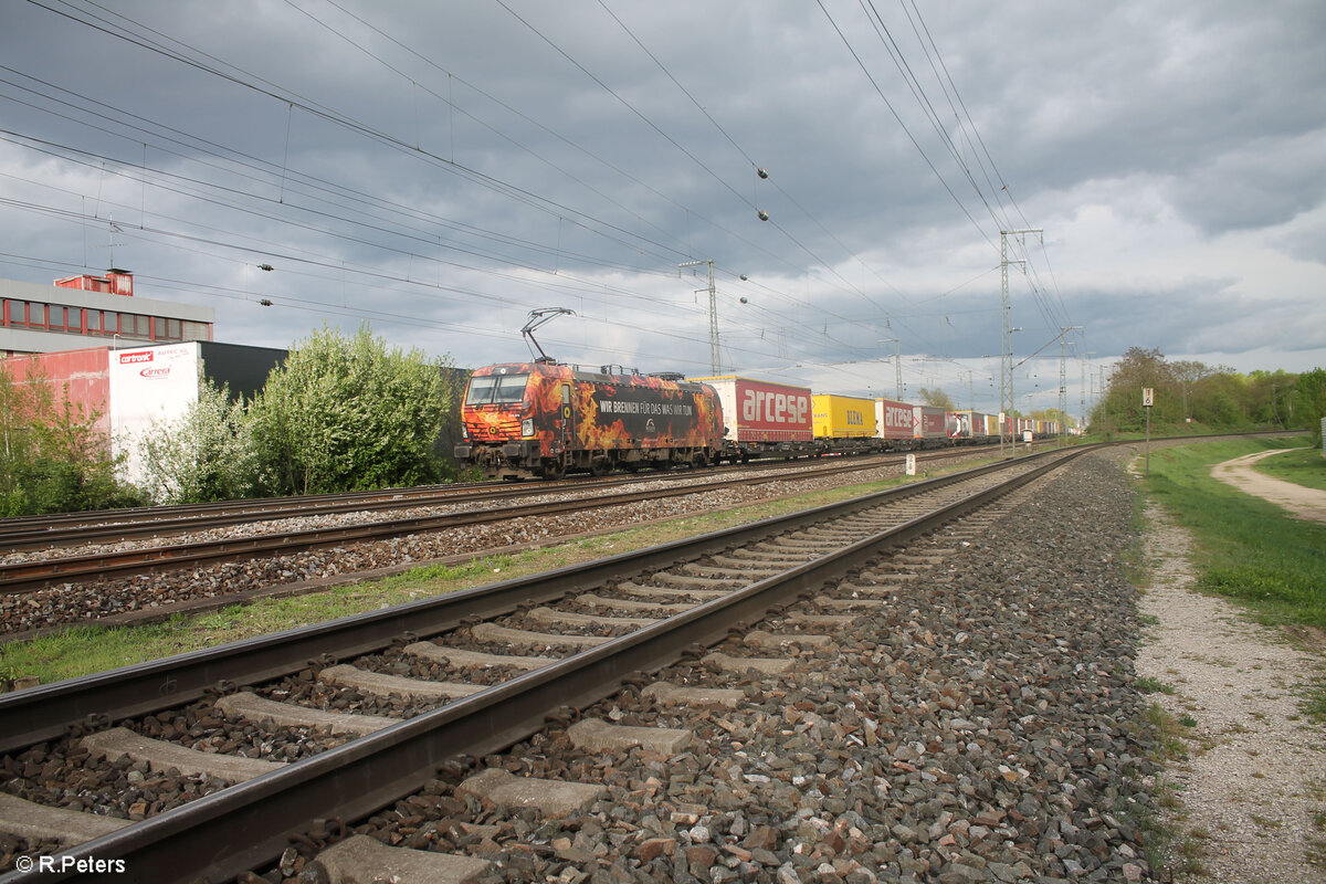 193 878-6  Wir Brennen für das was wir tun  Flammen Vectron zieht mit einem Wechselpritschenzug durch Nürnberg Hohe Marter. 10.04.24