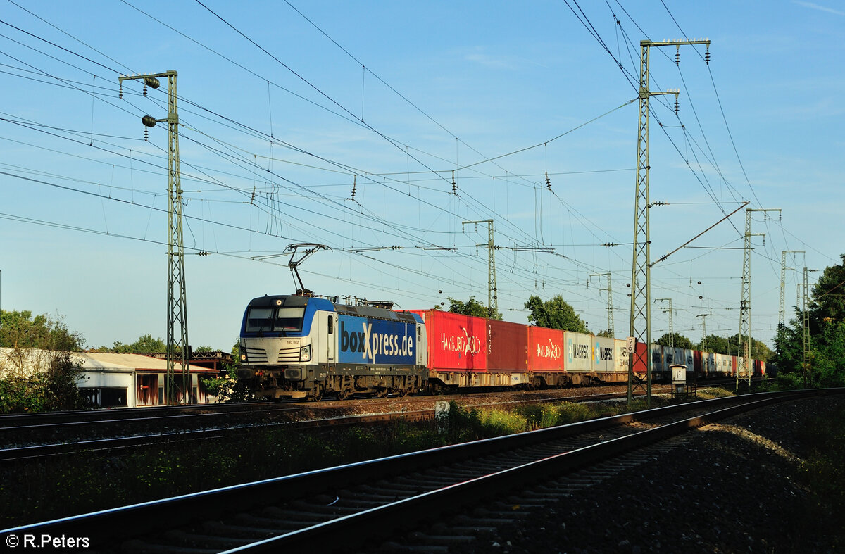 193 882 mit einem Containerzug in Nürnberg Hohe Marta 11.10.23