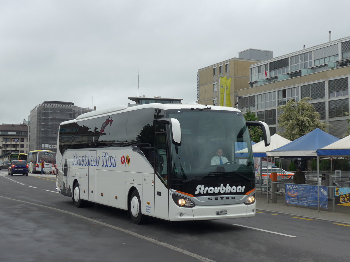 (193'011) - Straubhaar, Thun - Nr. 6/BE 555'977 - Setra am 13. Mai 2018 beim Bahnhof Thun