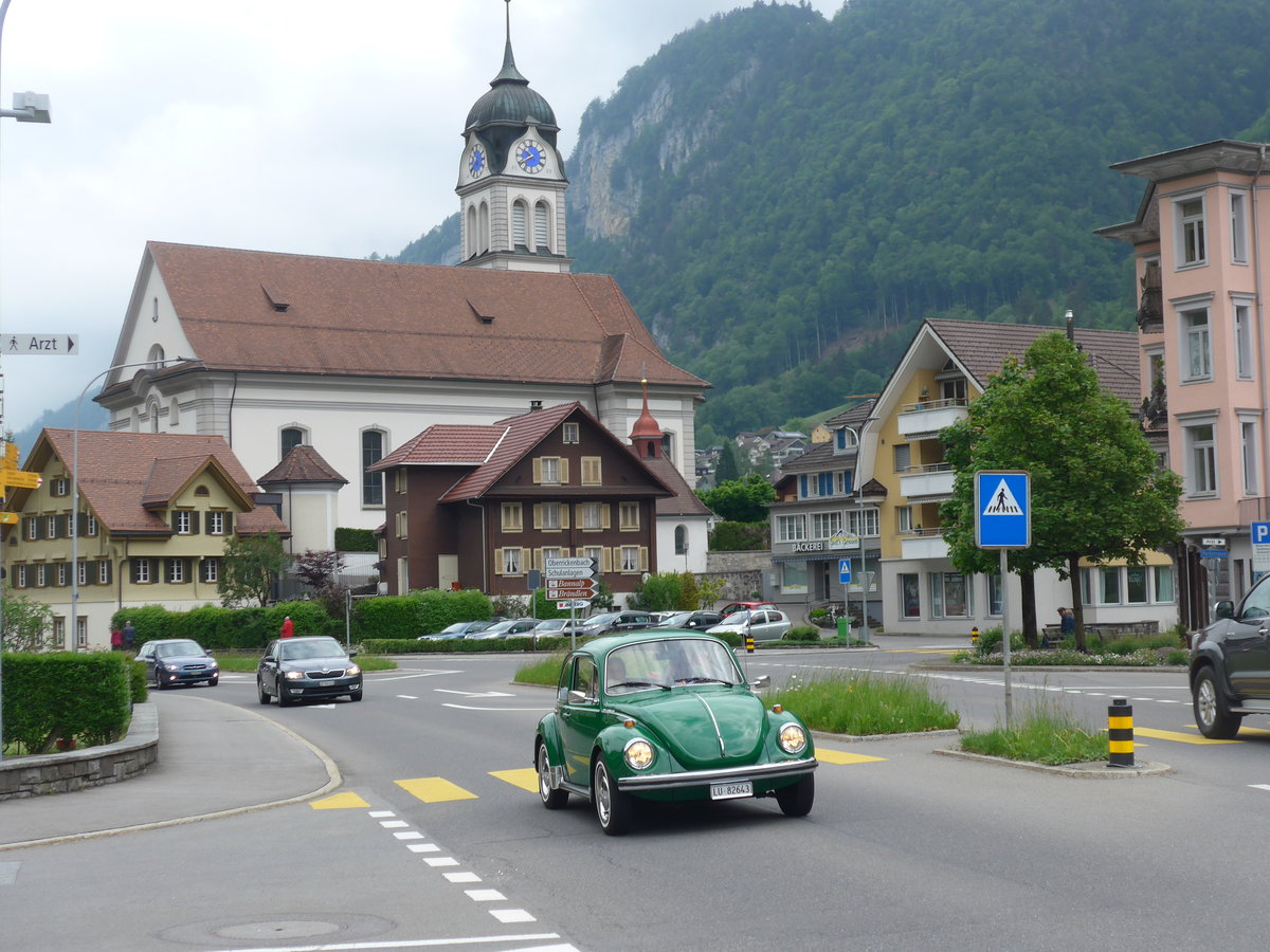(193'041) - VW-Kfer - LU 82'643 - am 20. Mai 2018 in Wolfenschiessen, Hauptstrasse