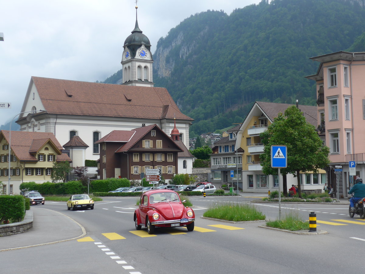 (193'057) - VW-Kfer - BE 980'130 - am 20. Mai 2018 in Wolfenschiessen, Hauptstrasse