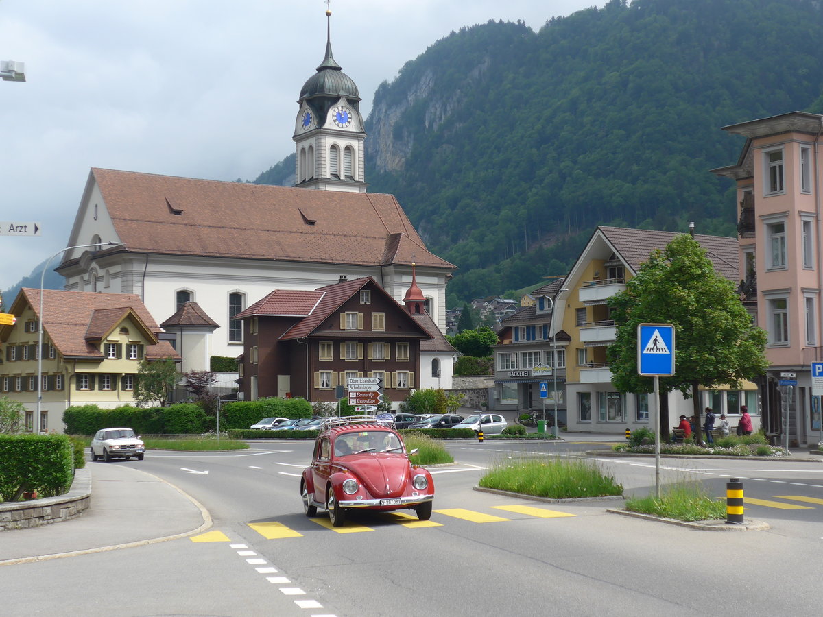 (193'094) - VW-Kfer - ZH 287'081 - am 20. Mai 2018 in Wolfenschiessen, Hauptstrasse