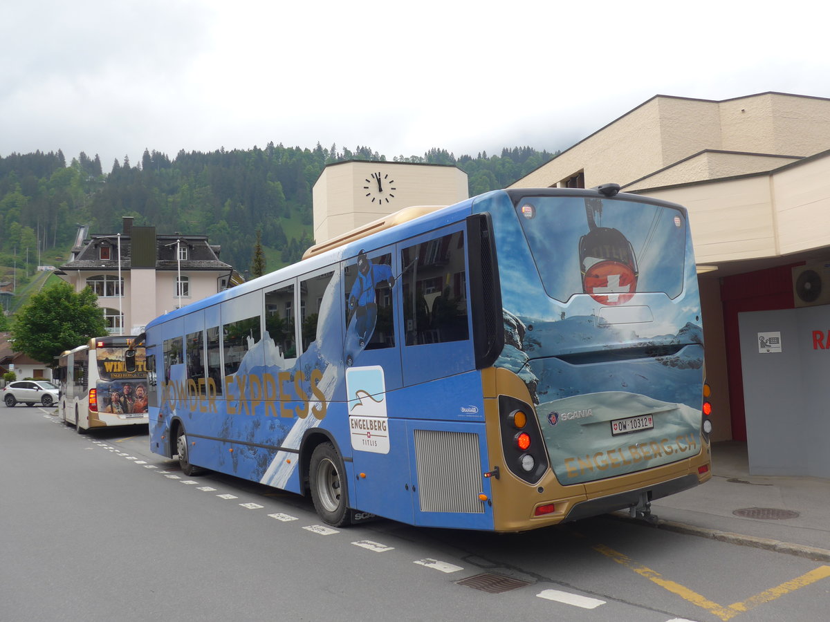 (193'133) - EAB Engelberg - Nr. 7/OW 10'312 - Scania am 20. Mai 2018 beim Bahnhof Engelberg