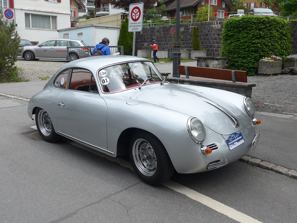 (193'206) - Porsche - LU 30'151 - am 20. Mai 2018 in Engelberg, OiO