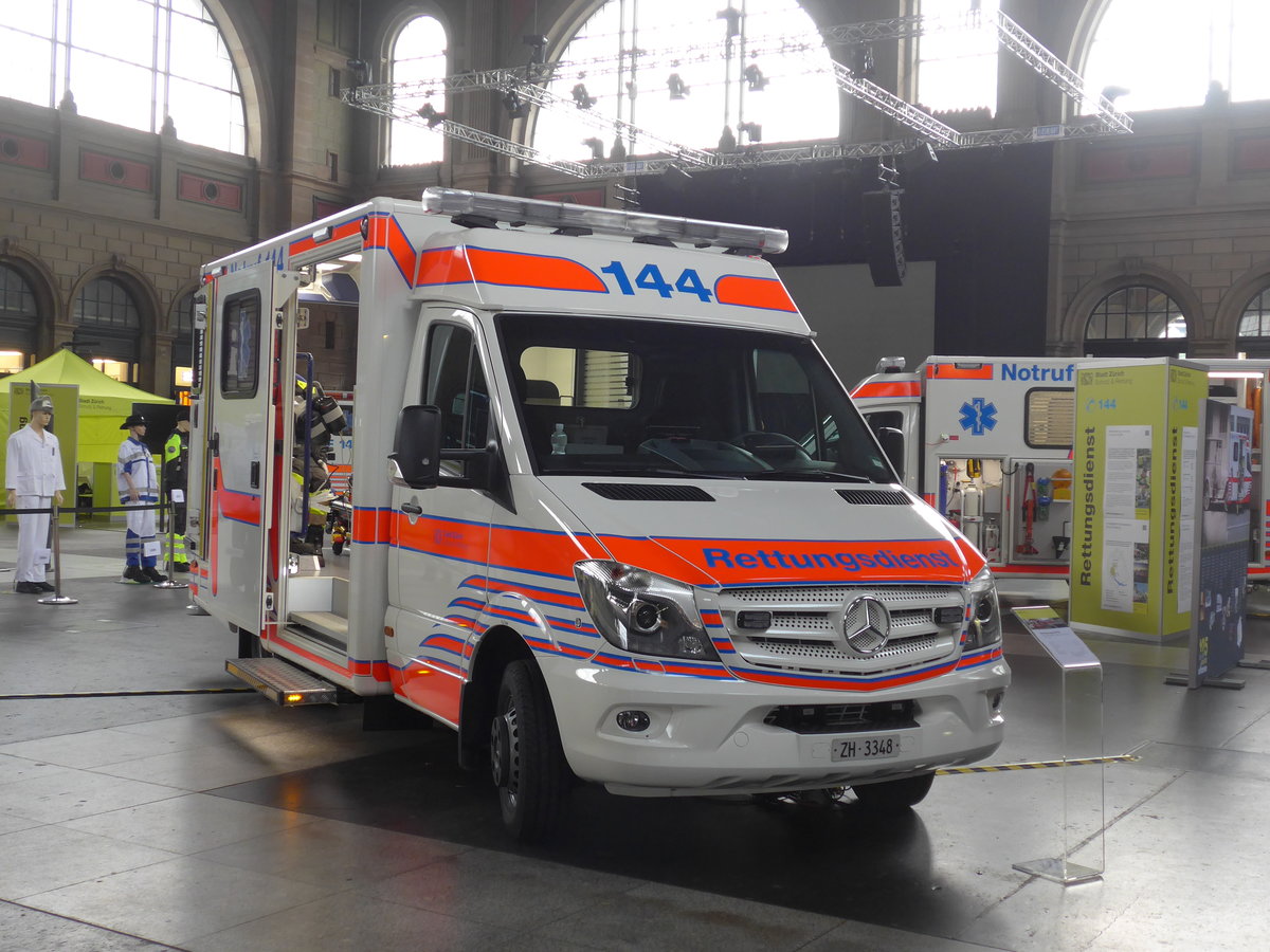 (193'772) - Rettungsdienst Zrich - Nr. 229/ZH 3348 - Mercedes am 9. Juni 2018 im Bahnhof Zrich