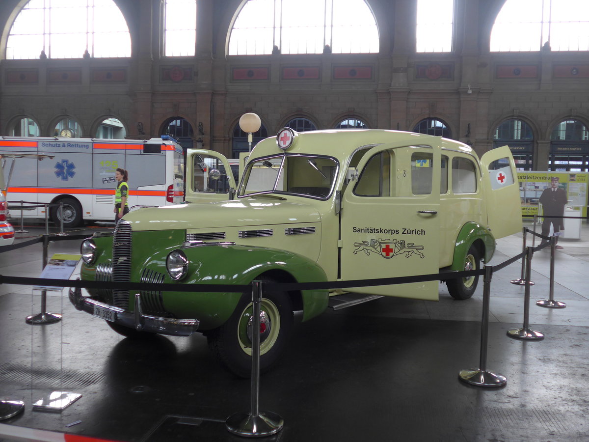 (193'773) - Sanittskorps Zrich - Nr. 3/ZH 3352 - Cadillac am 9. Juni 2018 im Bahnhof Zrich