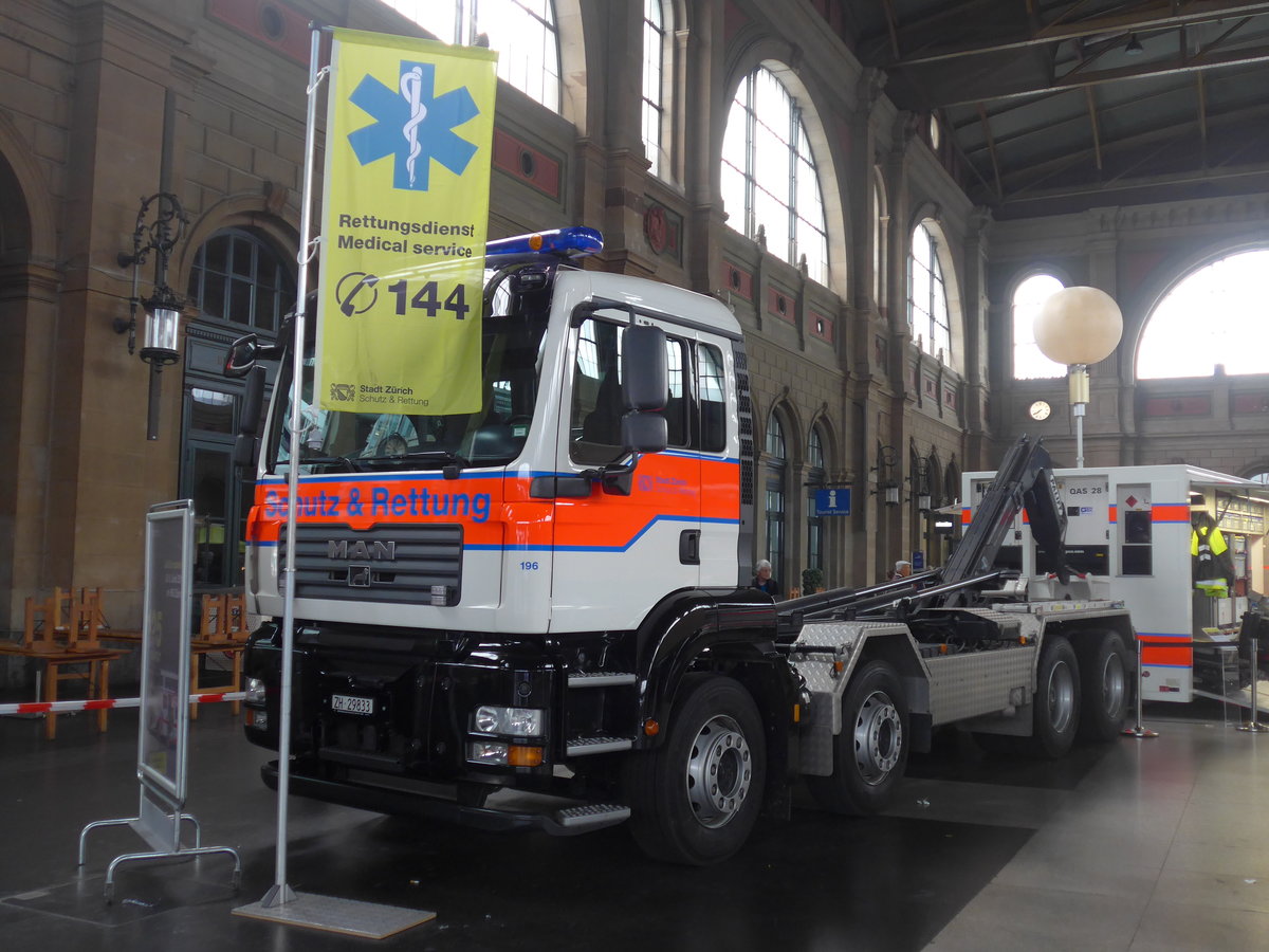 (193'781) - Schutz & Rettung Zrich - Nr. 196/ZH 29'833 - Mercedes am 9. Juni 2018 im Bahnhof Zrich