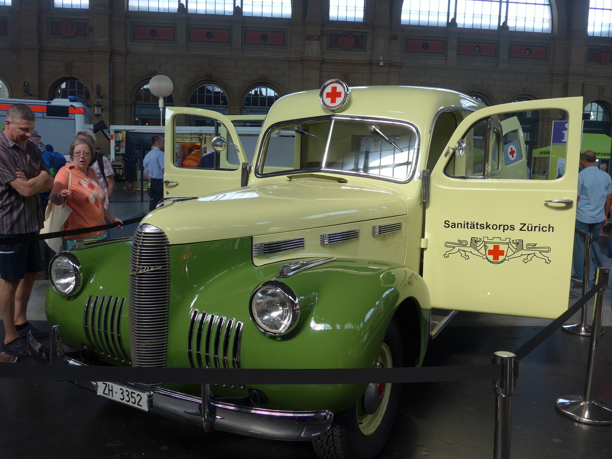 (193'881) - Sanittskorps Zrich - Nr. 3/ZH 3352 - Cadillac am 9. Juni 2018 im Bahnhof Zrich