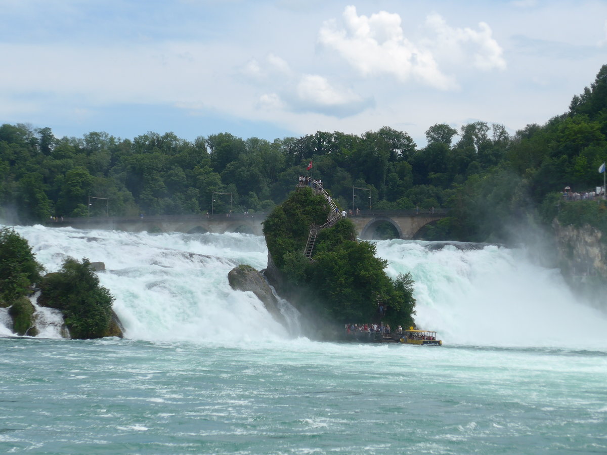 (193'974) - Der Rheinfall und Brcke am 10. Juni 2018 bei Neuhausen