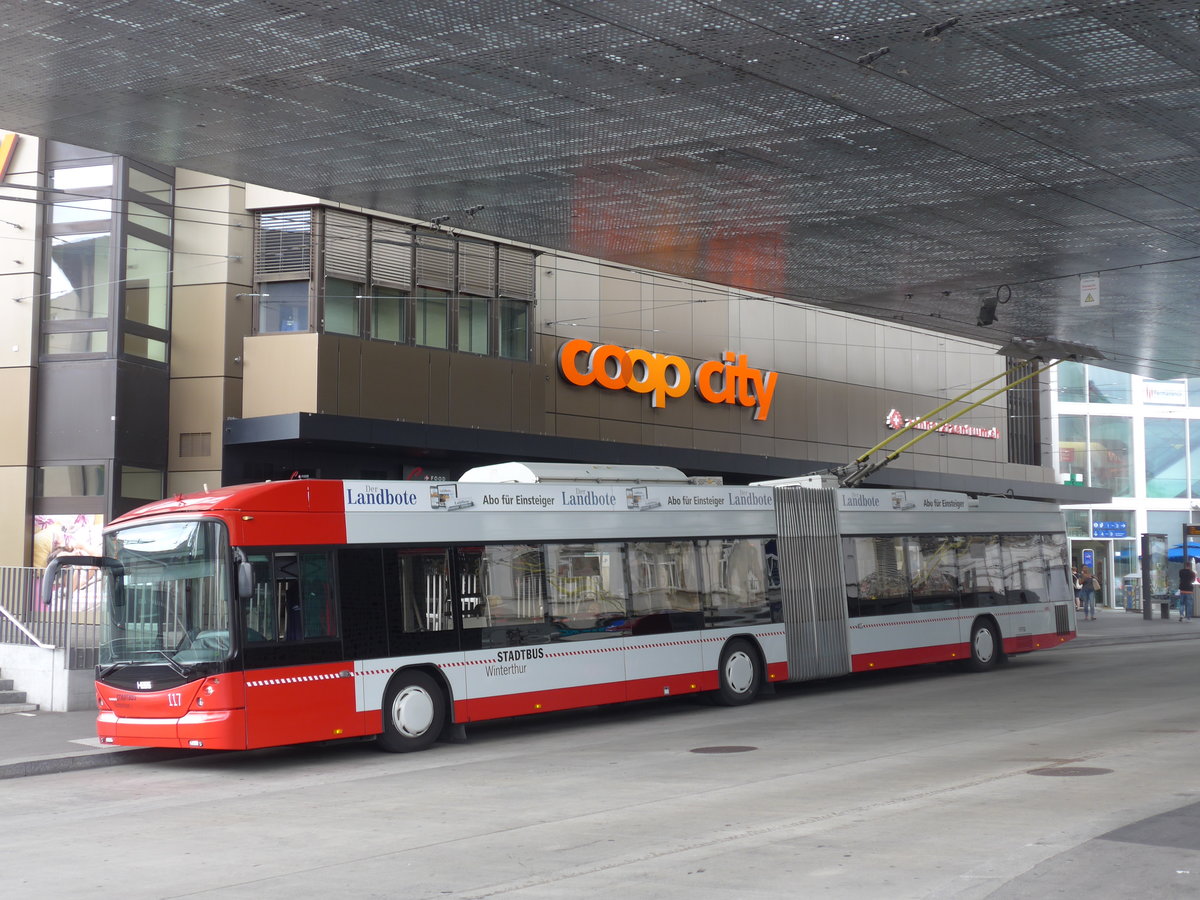 (194'072) - SW Winterthur - Nr. 117 - Hess/Hess Gelenktrolleybus am 17. Juni 2018 beim Hauptbahnhof Winterthur