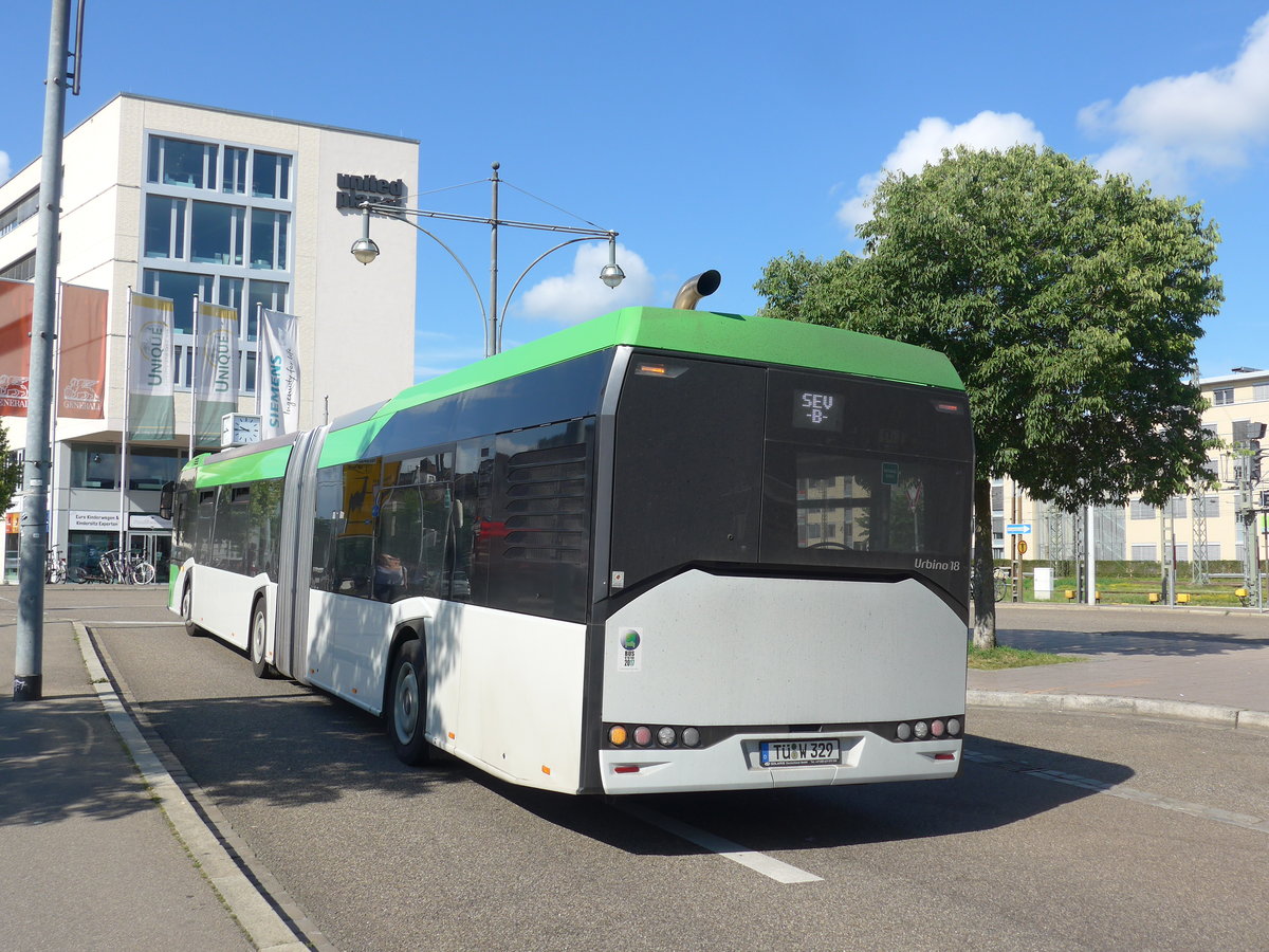 (194'140) - Weiss, Rottenburg - T-W 329 - Solaris am 18. Juni 2018 beim Bahnhof Freiburg