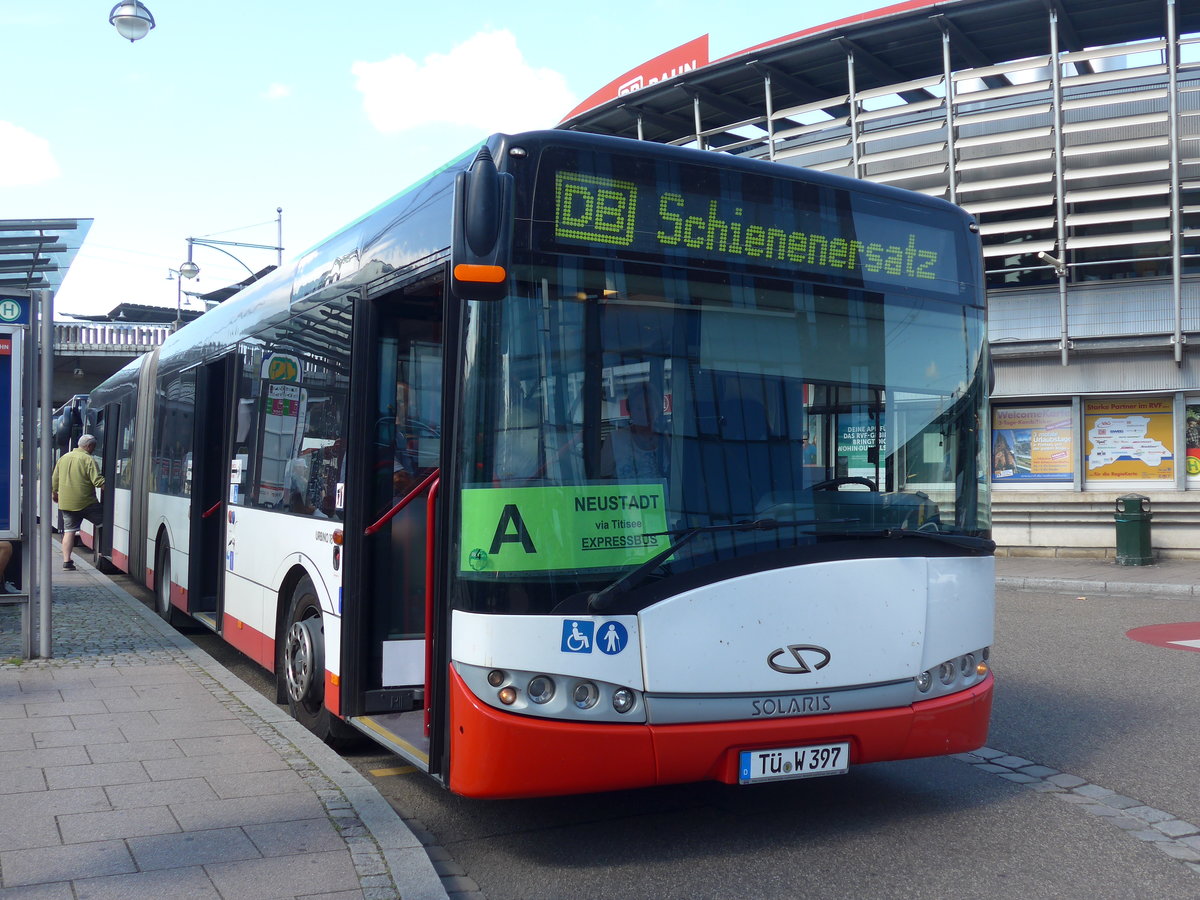 (194'164) - Weiss, Rottenburg - T-W 397 - Solaris am 18. Juni 2018 beim Bahnhof Freiburg