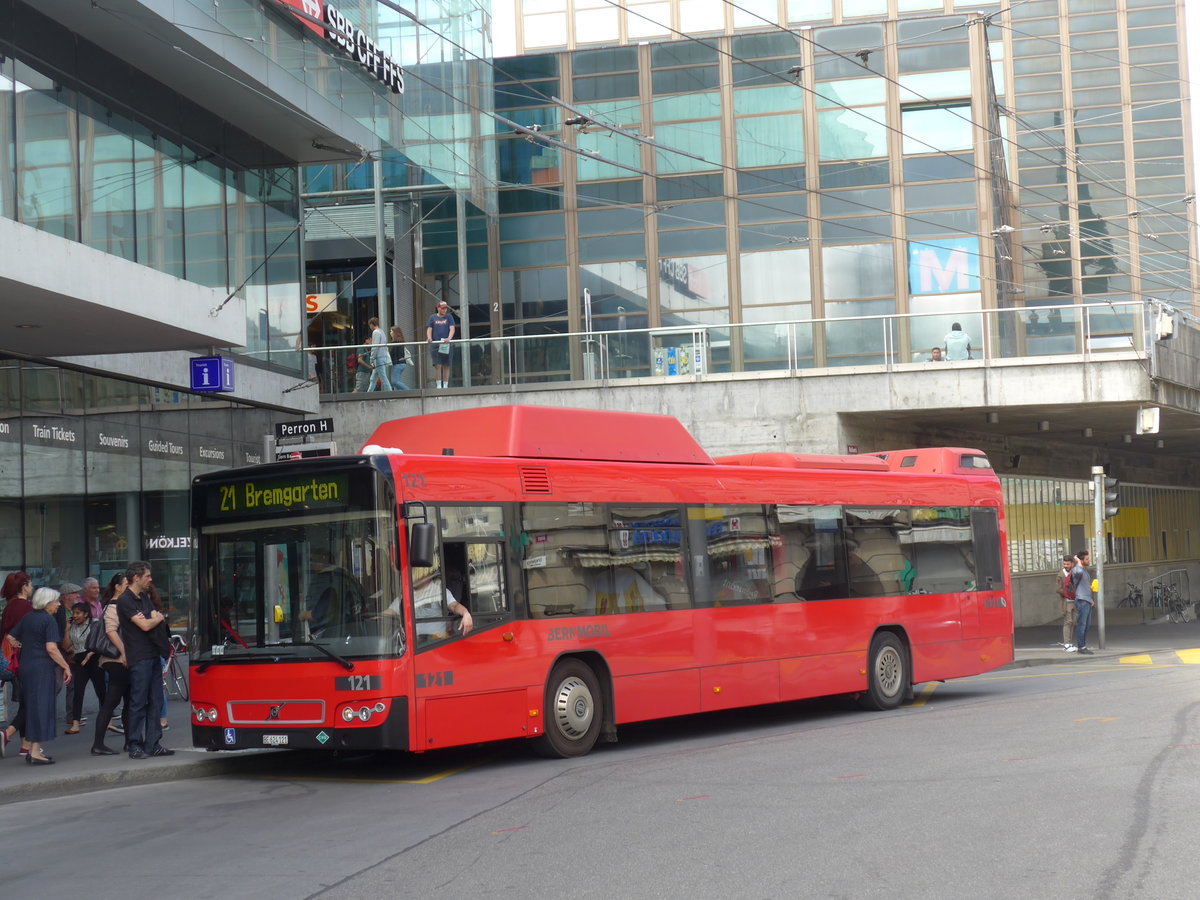 (194'396) - Bernmobil, Bern - Nr. 121/BE 624'121 - Volvo am 24. Juni 2018 beim Bahnhof Bern