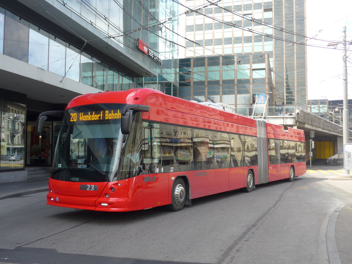 (194'397) - Bernmobil, Bern - Nr. 23 - Hess/Hess Gelenktrolleybus am 24. Juni 2018 beim Bahnhof Bern