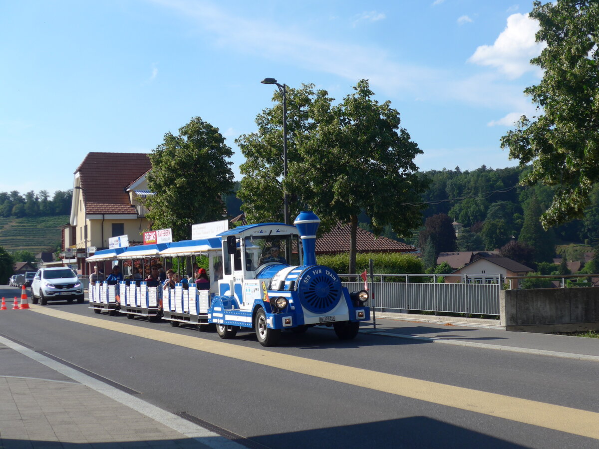 (194'746) - STS Fun Train, Spiez - BE 370'014 - am 9. Juli 2018 beim Bahnhof Spiez