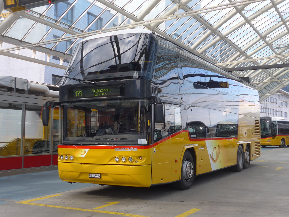 (194'790) - PostAuto Graubnden - GR 162'999 - Neoplan am 15. Juli 2018 in Chur, Postautostation