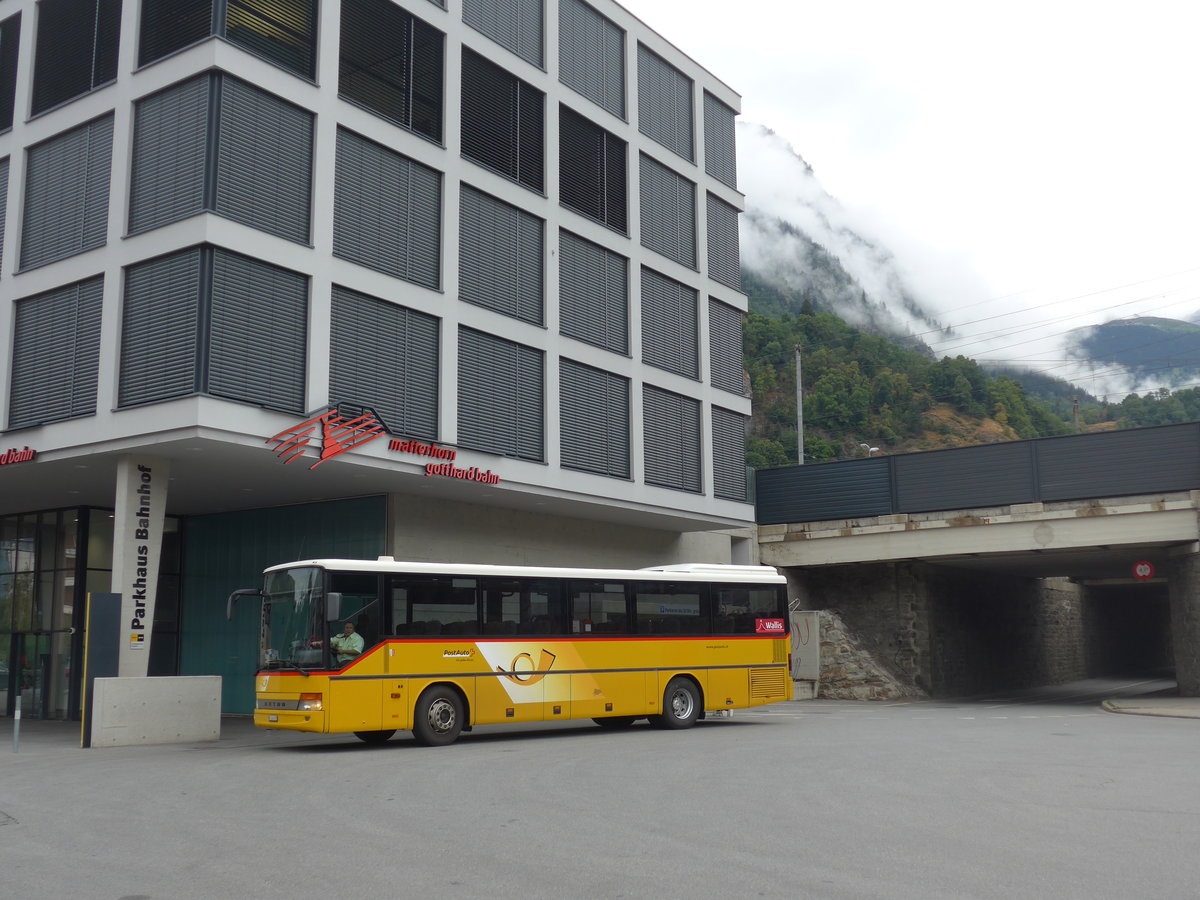 (194'933) - PostAuto Wallis - VS 241'972 - Setra am 21. Juli 2018 beim Bahnhof Brig