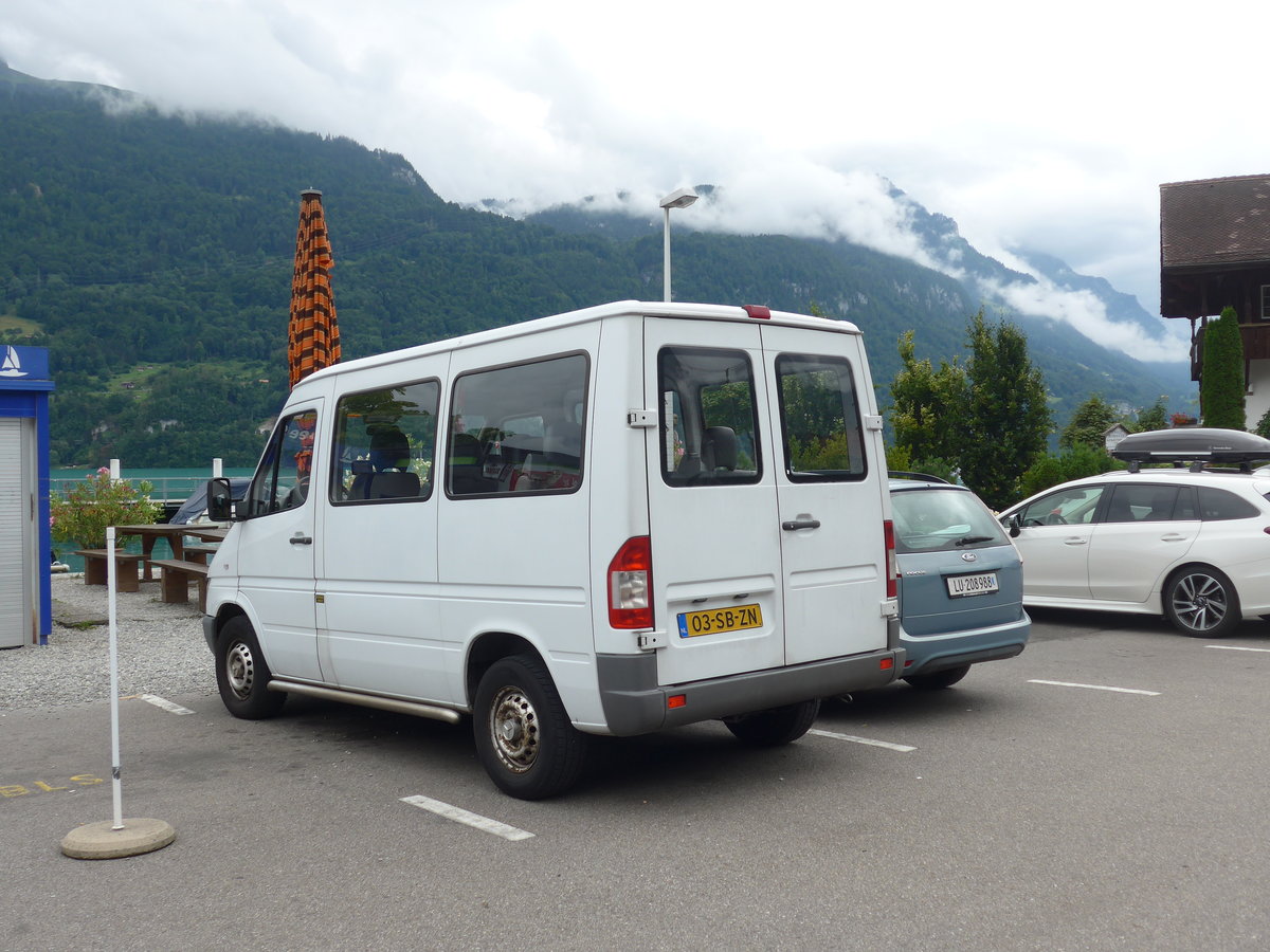 (195'008) - Aus Holland: ??? - 03-SB-ZN - Mercedes am 21. Juli 2018 beim Bahnhof Brienz