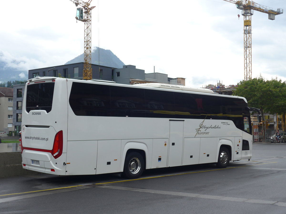 (195'020) - Aus Polen: Strychalski, Krakw - K1 JST8 - Scania/Higer am 21. Juli 2018 beim Bahnhof Interlaken Ost