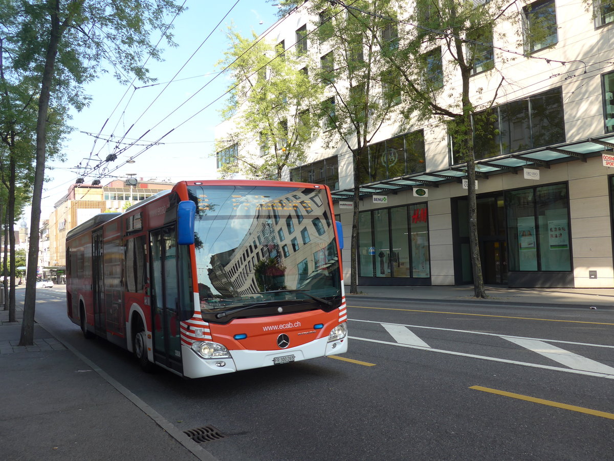 (195'661) - TPF Fribourg - Nr. 1008/FR 300'268 - Mercedes am 5. August 2018 beim Bahnhof Fribourg