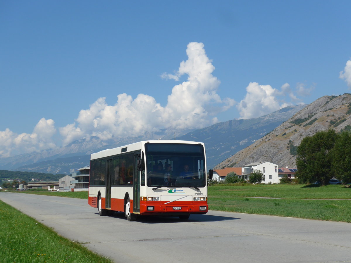 (196'034) - Ruffiner, Turtmann - VS 432'185 - Volvo/Berkhof (ex VR La Chaux-de-Fonds Nr. 93) am 19. August 2018 in Turtmann, Flugplatz