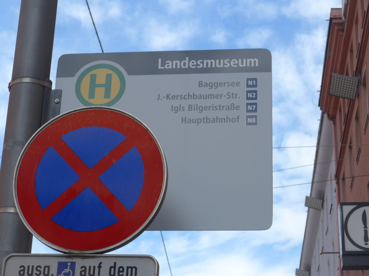 (196'718) - Bus-Haltestelle - Innsbruck, Landesmuseum - am 10. September 2018 mit Parkverbot