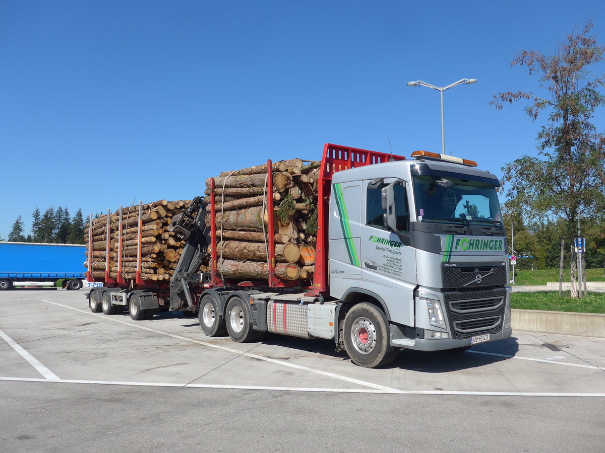 (196'966) - Fohringer, Hopfgarten - KB HOIZ 3 - Volvo am 12. September 2018 in Samerberg, Raststtte