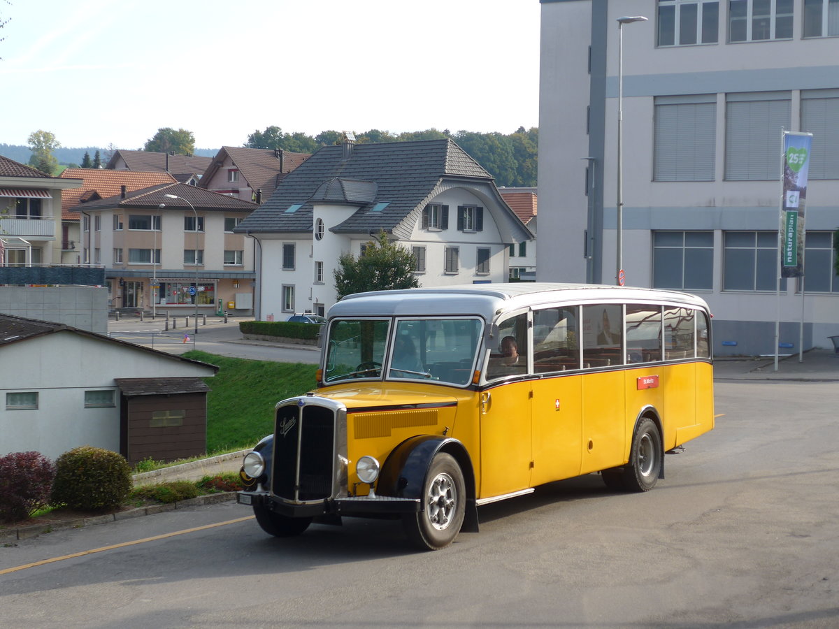 (198'092) - Schlapp, Cottens - FR 300'537 - Saurer/Saurer (ex SATEG, Lausanne; ex P 23'086; ex P 2138) am 1. Oktober 2018 beim Bahnhof Biglen