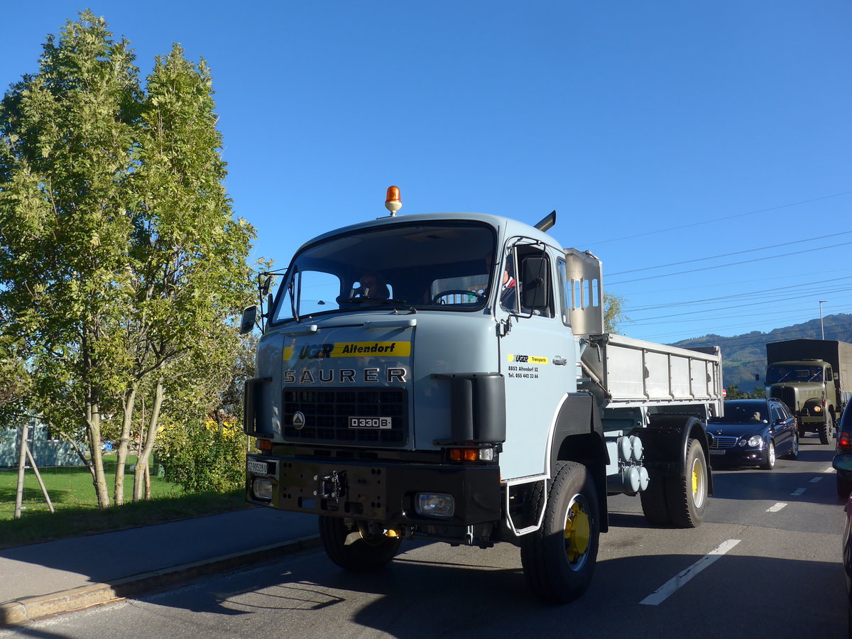 (198'195) - Zger, Altendorf - SZ 90'528 U - Saurer am 13. Oktober 2018 in Bilten, Schniserstrasse