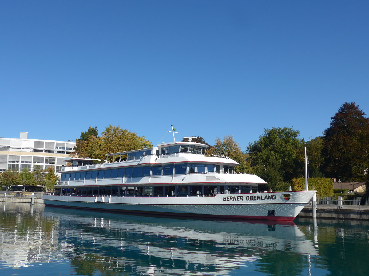 (198'258) - Motorschiff Berner Oberland am 14. Oktober 2018 an der Schifflndte Thun