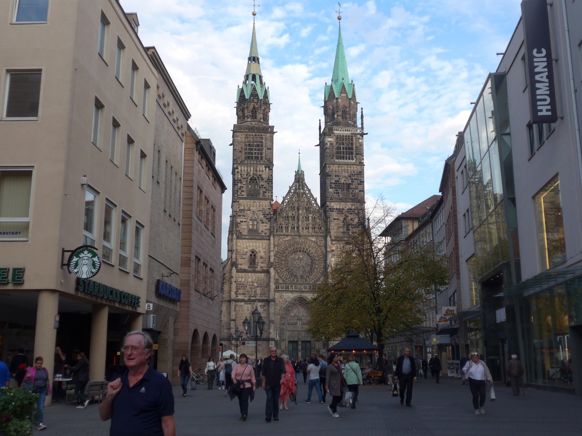 (198'356) - Die Lorenzkirche am 16. Oktober 2018 in Nrnberg