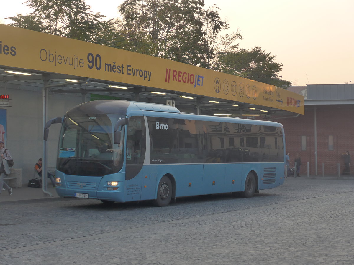 (198'452) - Tourbus, Brno - 6B0 3011 - MAN am 18. Oktober 2018 in Praha, Florenc