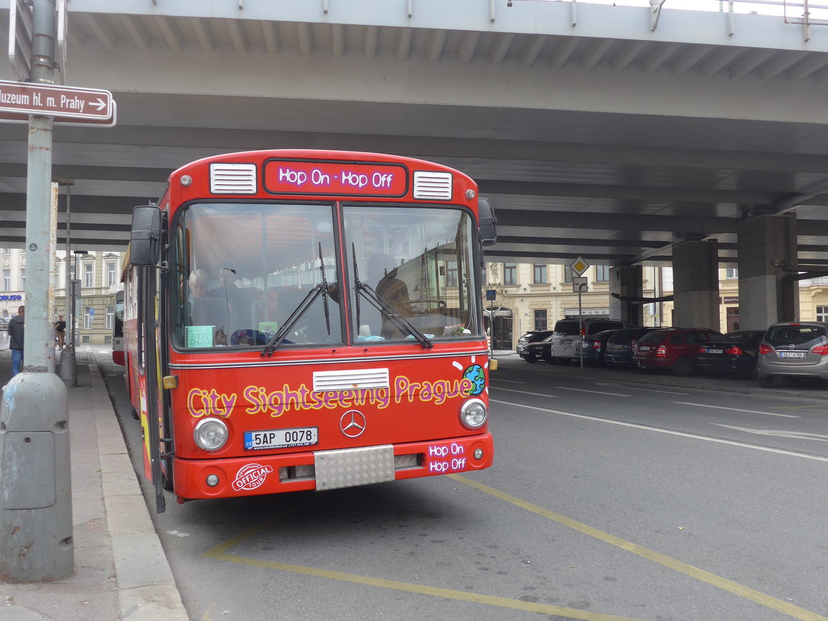 (198'628) - Sightseeing, Praha - 5AP 0078 - Mercedes (ex Prague Travel, Praha; ex Taeter, D-Dresden; ex Deutschland HN-SL 191) am 19. Oktober 2018 in Praha, Florenc