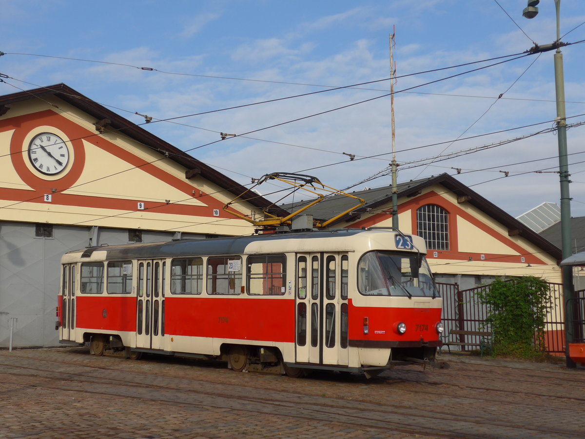 (198'781) - DPP-Tram - Nr. 7174 - am 20. Oktober 2018 in Praha, PNV-Museum