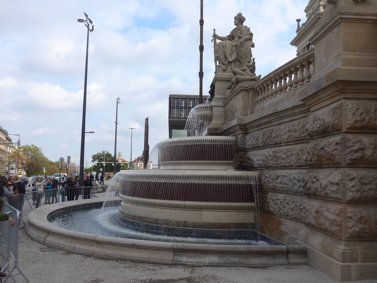 (198'856) - Brunnen beim Nationalmuseum am 20. Oktober 2018 in Praha