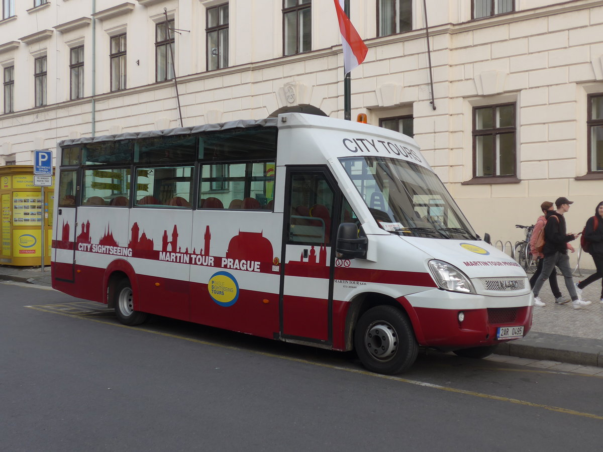 (198'901) - Martin Tour, Praha - 2AR 0495 - Iveco/MAVE am 20. Oktober 2018 in Praha, Na Prkope