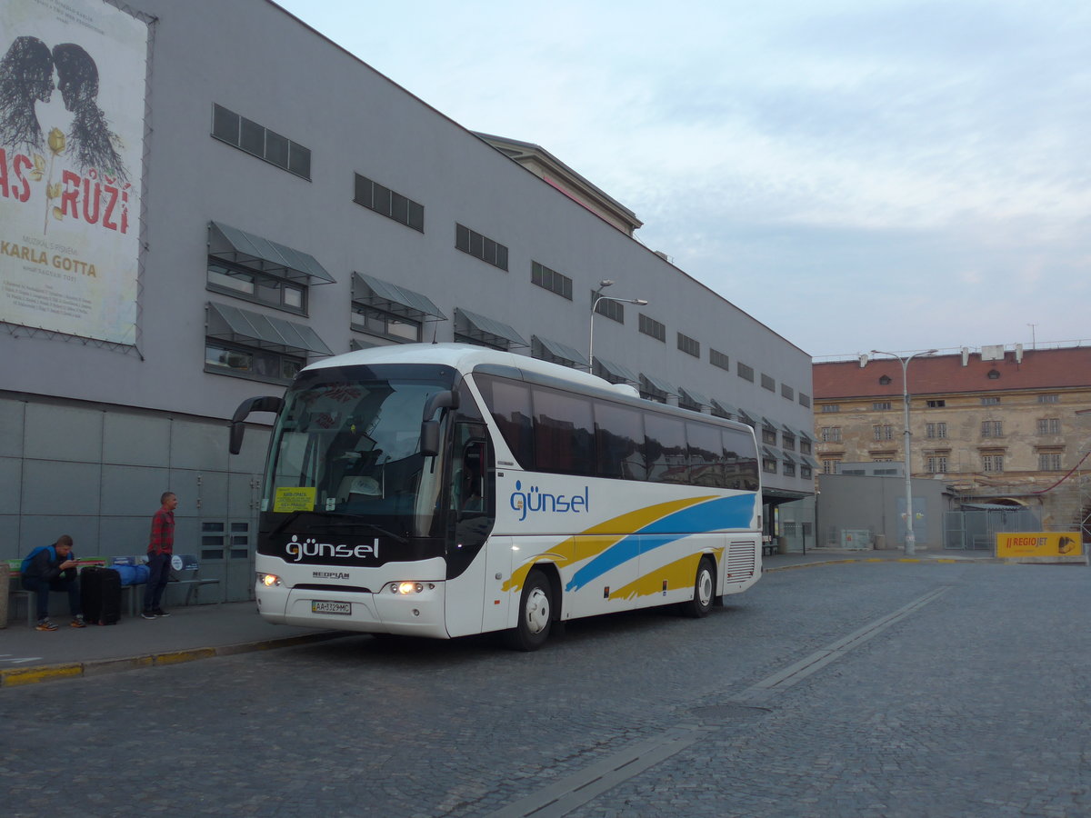 (198'931) - Aus der Ukraine: Gnsel, Kiew - AA 3329 MC - MAN am 20. Oktober 2018 in Praha, Florenc