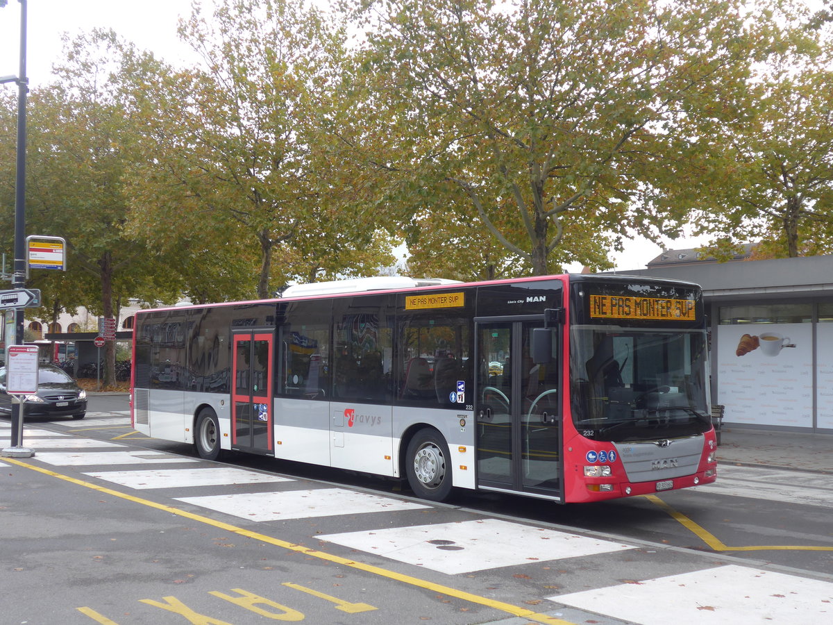 (198'994) - TRAVYS Yverdon - Nr. 232/VD 303'662 - MAN am 28. Oktober 2018 beim Bahnhof Yverdon