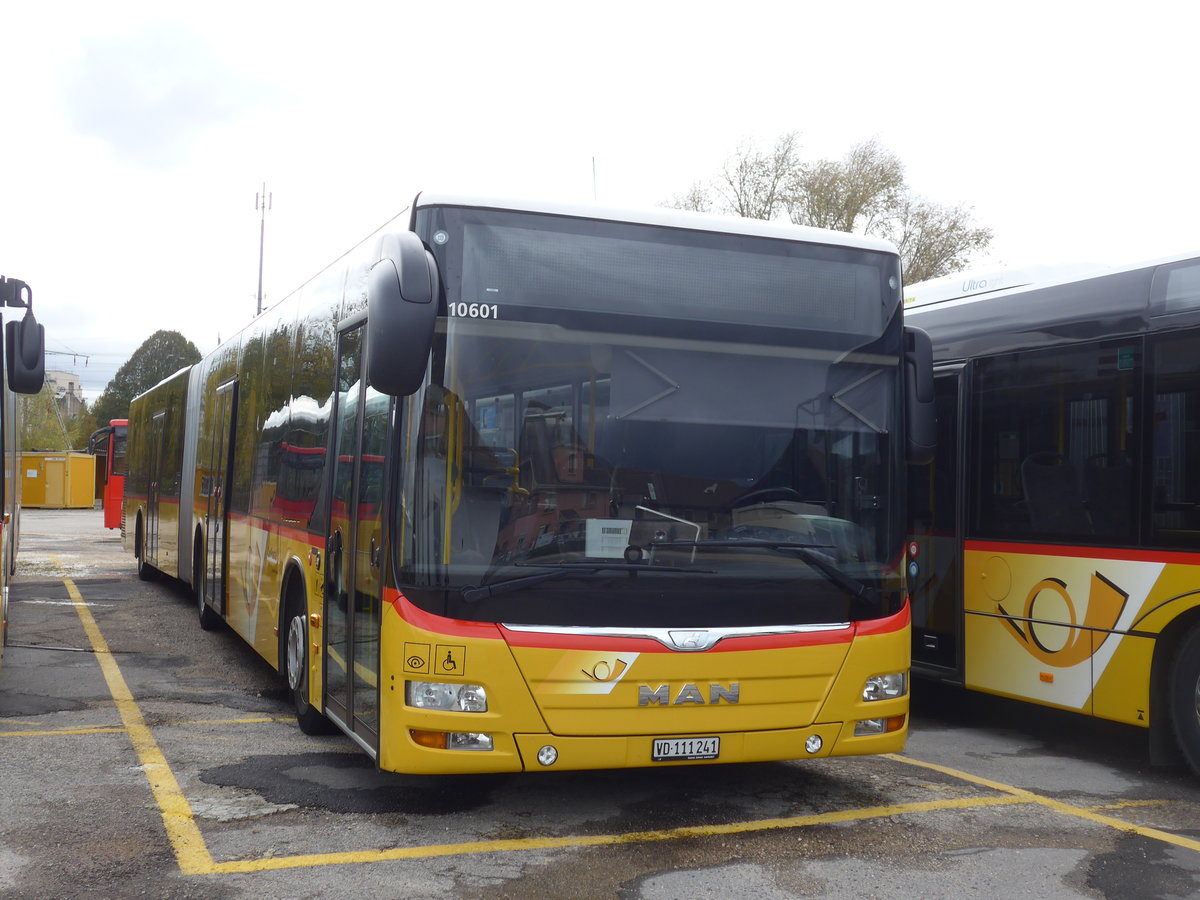 (199'034) - CarPostal Ouest - VD 111'241 - MAN am 28. Oktober 2018 in Yverdon, Garage