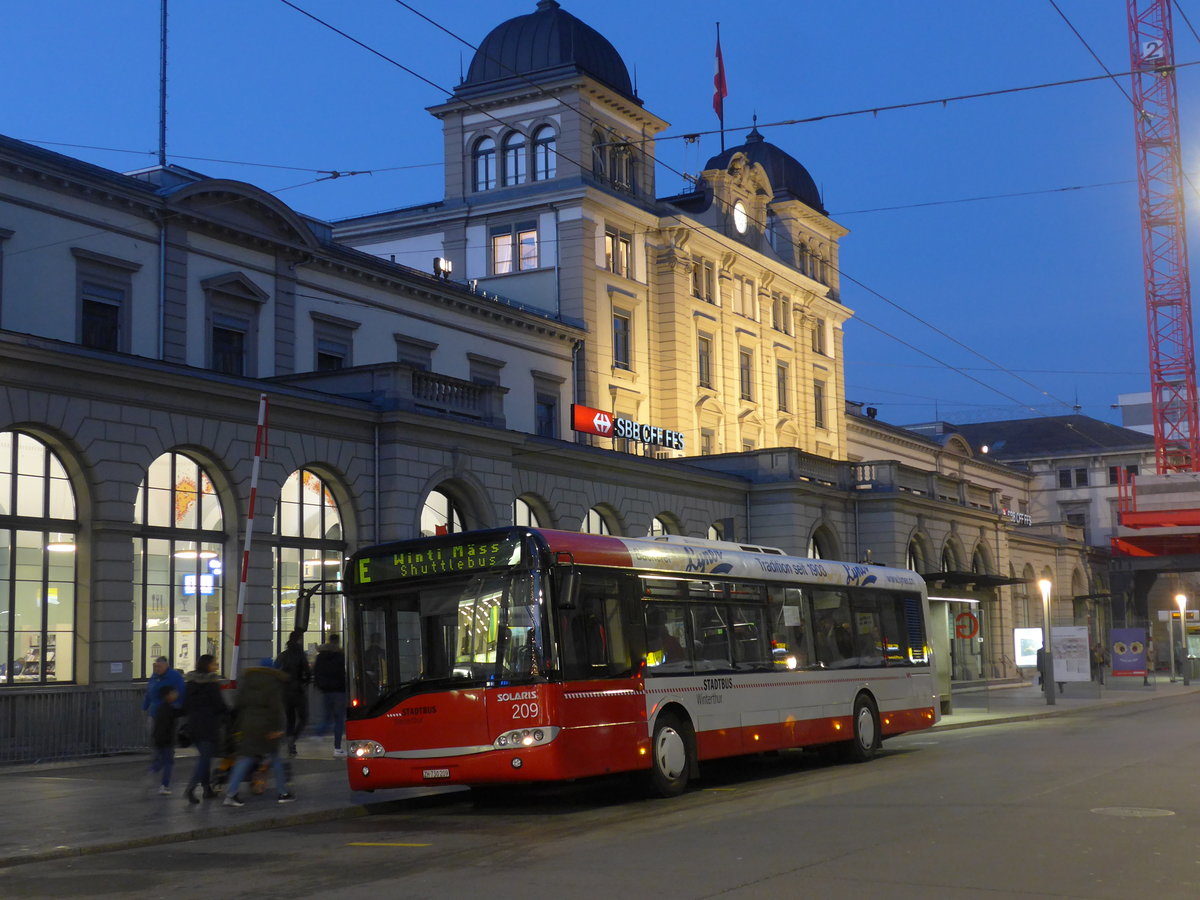 (199'561) - SW Winterthur - Nr. 209/ZH 730'209 - Solaris am 24. November 2018 beim Hauptbahnhof Winterthur