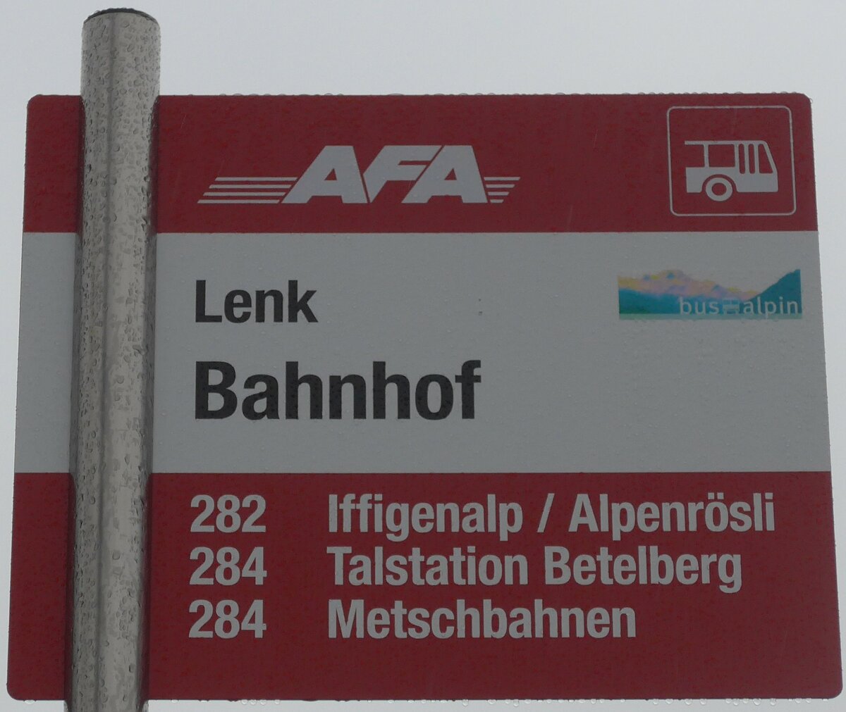 (199'616) - AFA-Haltestellenschild - Lenk, Bahnhof - am 26. November 2018