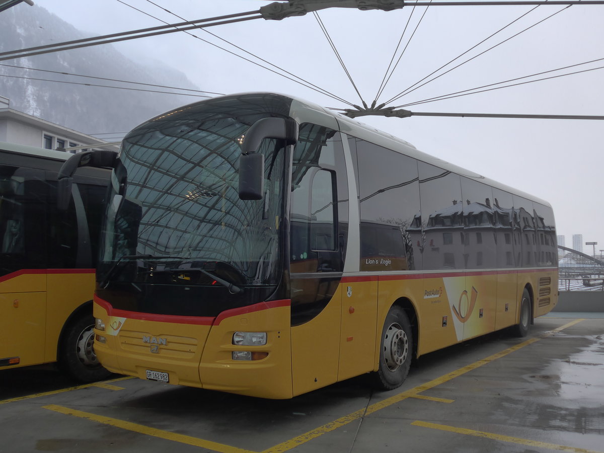 (200'550) - PostAuto Graubnden - GR 162'982 - MAN am 2. Januar 2019 in Chur, Postautostation