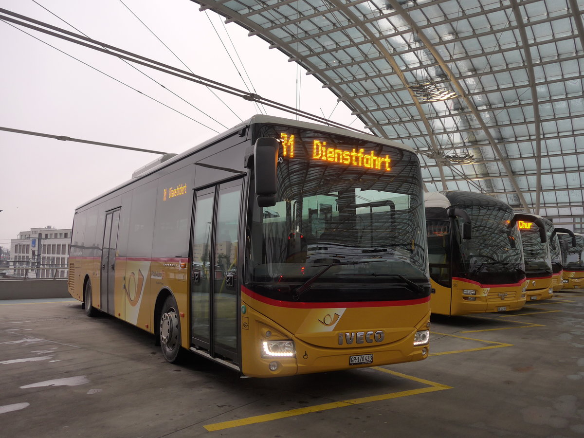 (200'552) - PostAuto Graubnden - GR 170'433 - Iveco am 2. Januar 2019 in Chur, Postautostation